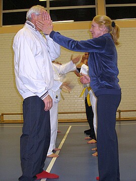 Banner Gesundheitssport mit Elementen aus dem Karate für Neueinsteiger von etwa 40 - 80 Jahre