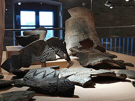 Banner Archäologie-Club für Kinder: Besuch in der Kreisarchäologie und dem Museum Dingolfing