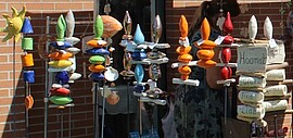 Banner Glasieren der modellierten Werke mit bunten Glasuren