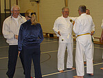 Logo Gesundheitssport mit Elementen aus dem Karate für Neueinsteiger von etwa 40 - 70 Jahre