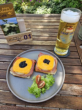 Banner Holunderhof-Café geöffnet
